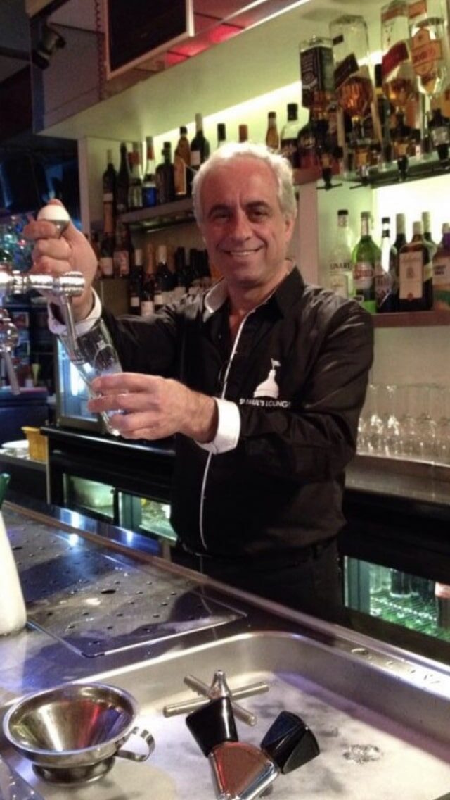 De gastheer achter de bar van St. Pauls